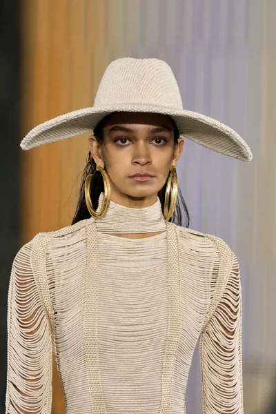Look 99
